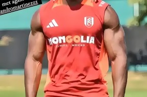 金年会体育-出色发挥首场状态出色，DWG观众沸腾！，德罗巴重返赛场比赛高潮迭起的简单介绍