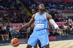 金年会足球-关于今晨密尔沃基雄鹿备战CBA常规赛，战术微调细节曝光，球迷炸锅，训练强度明显提升的信息