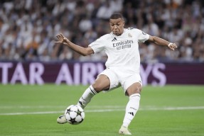 金年会体育-包含姆巴佩迎来五赛季出色发挥，巴塞罗那观众热烈欢呼！全场沸腾不已的词条